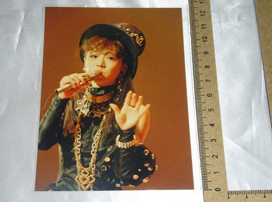 中森明菜さんの非公式の写真も買取しています