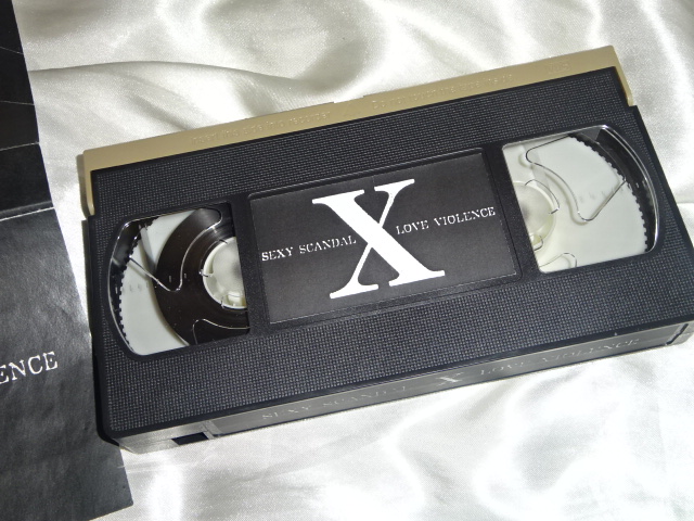 【VHSビデオ】X JAPAN 1987.5.18 大阪YANTA鹿鳴館 SEXY SCANDAL LOVE VIOLENCE
